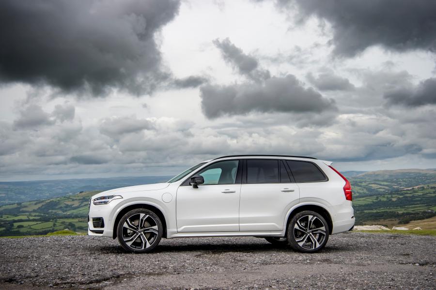  Volvo XC90 T8 Twin Engine R-Design 2019 года  (UK) (фото 39 из 40)